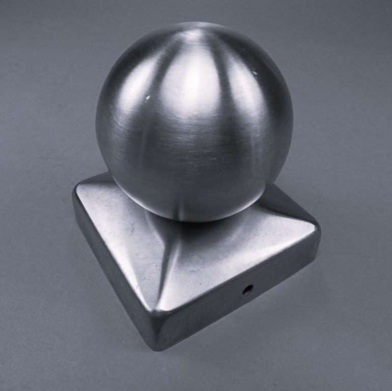 Pyramidenkappe für Holzpfosten mit Kugel Typ 2